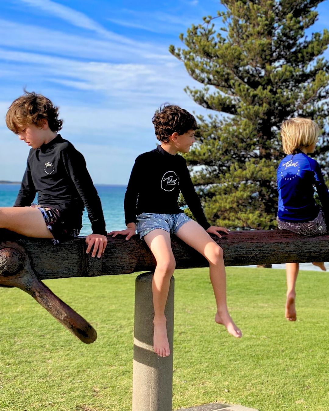 Kids Fleece Lined Rash Vest Sizes 1-8 - Pacific Black